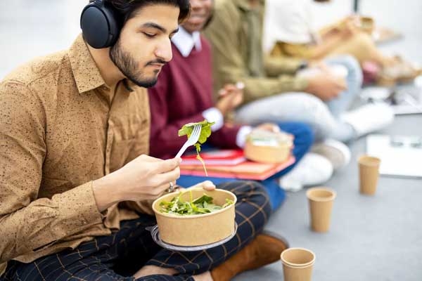 Amazing Benefits of having Salad before Lunch