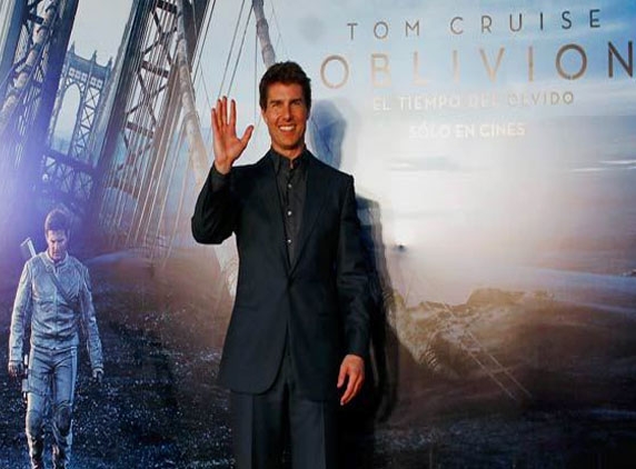 Tom 'Cruises' back to business