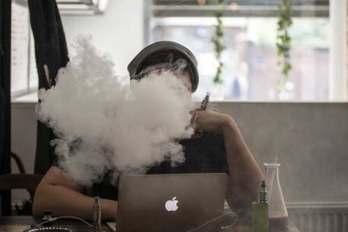 Flavoured E-Cigarette Possibly More Toxic than Regular Cigar: Study